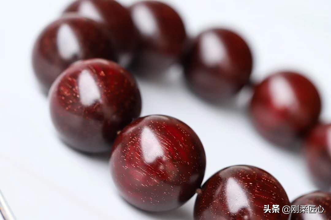 印度小叶紫檀手串多久变黑,小叶紫檀珠子会逐渐变黑吗