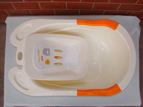 可以给宝宝用艾草洗澡吗,给宝宝洗澡能放几滴风油精吗