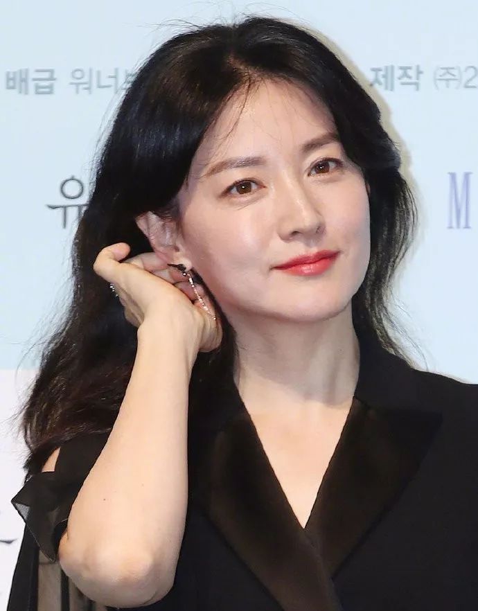 李英爱古装美照,李英爱惊艳深v礼服