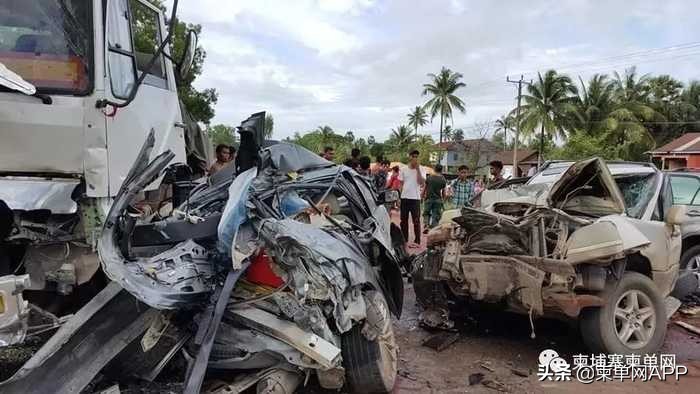 暹粒13名中国游客遭车祸死伤，网约车司机至今逃逸