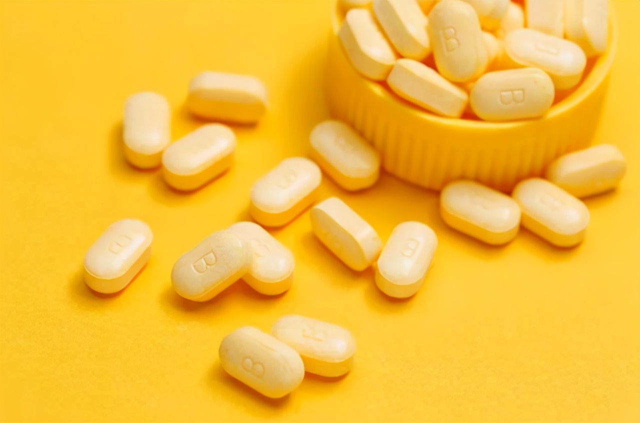 十八岁每天服用一粒叶酸好吗,45岁后女性每天服一粒叶酸