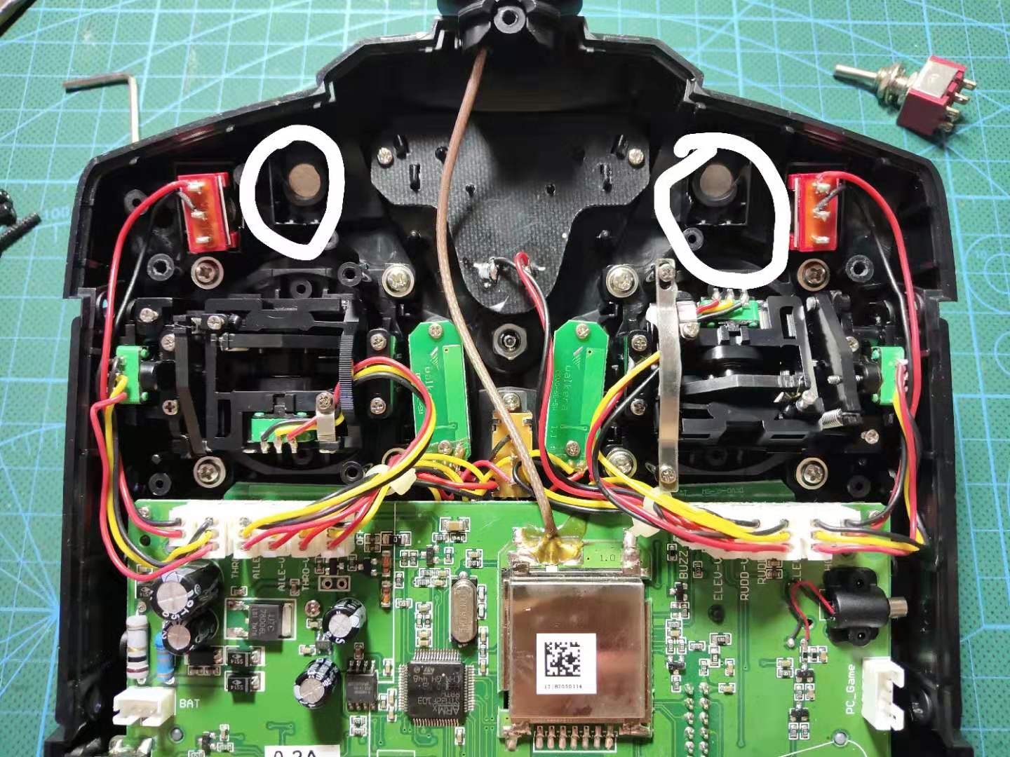 自制遥控飞机需要哪些材料,遥控飞机的遥控器自制