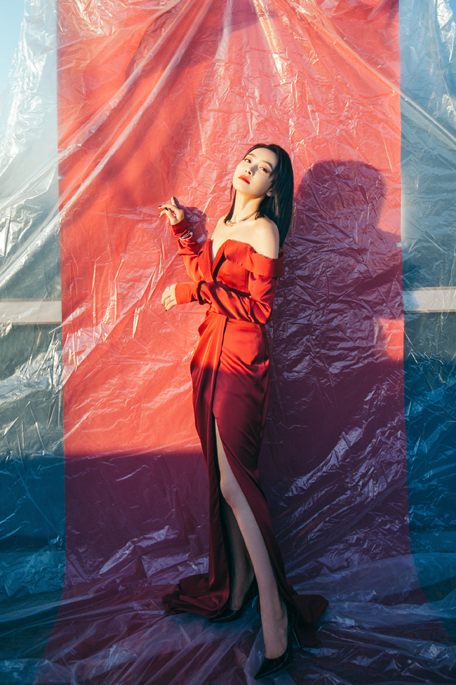 宋茜最新机场装,盘点宋茜的古今装对比