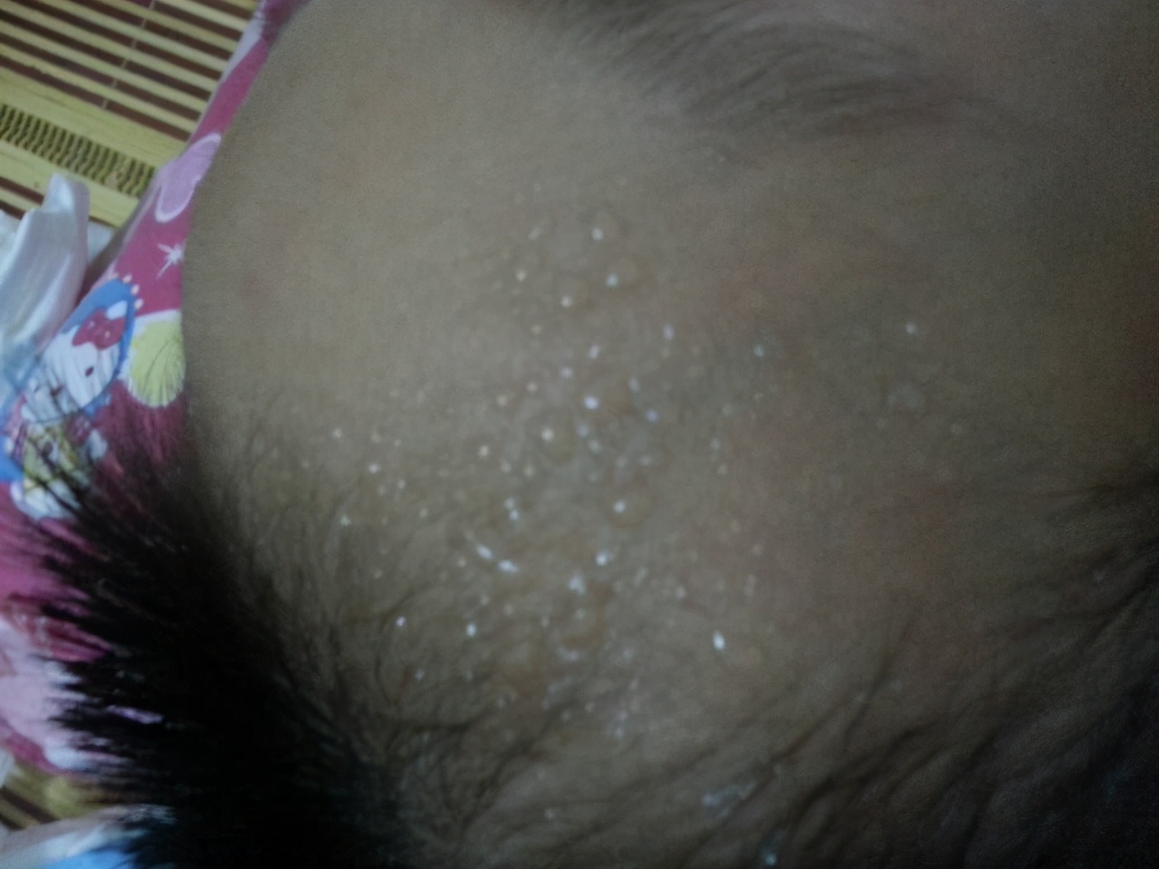 宝宝睡觉不安稳护理要点,宝宝睡觉盖不住被子怎样调理