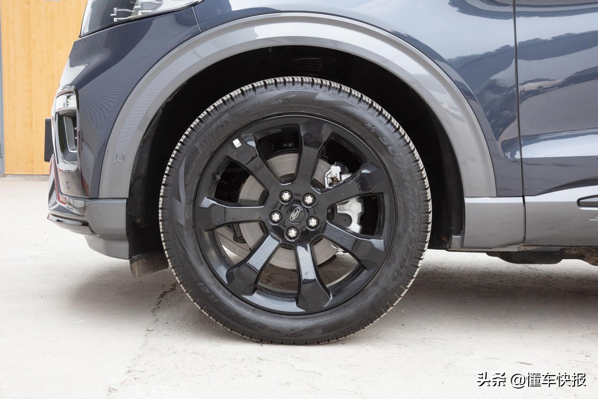 福特探险者钛金和风尚区别,福特探险者钛金版与风尚版