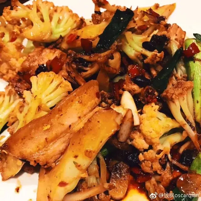 钱枫变身美食吃播,大口吃肉,难怪昔日帅少年,已胖到二百多斤