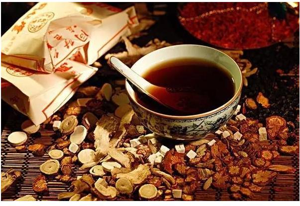 跟婆婆住一个套房总是被气怎么办,和婆婆住一起每天被气的要死