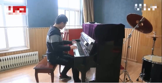 单亲妈妈守护脑瘫儿子康复之路,单亲妈妈月入五千能养孩子吗