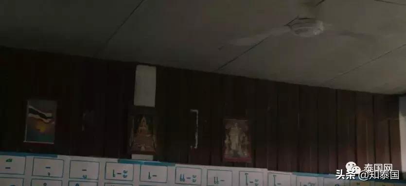 被士兵“上身”的年轻女巫，为何要去舔舐老女人伤痕累累的大腿？