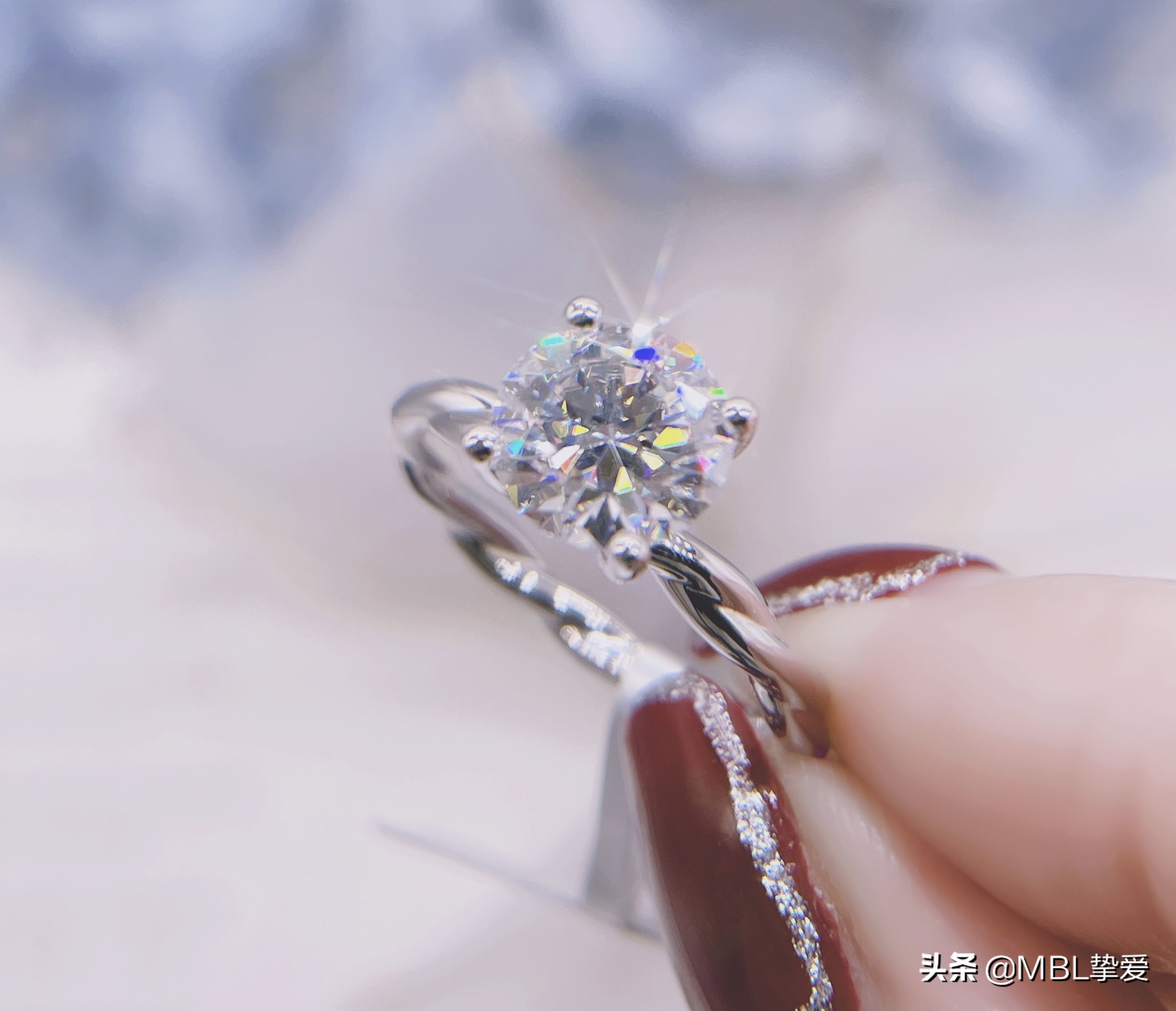 几百块钱的莫桑钻,莫桑钻经典四爪钻戒