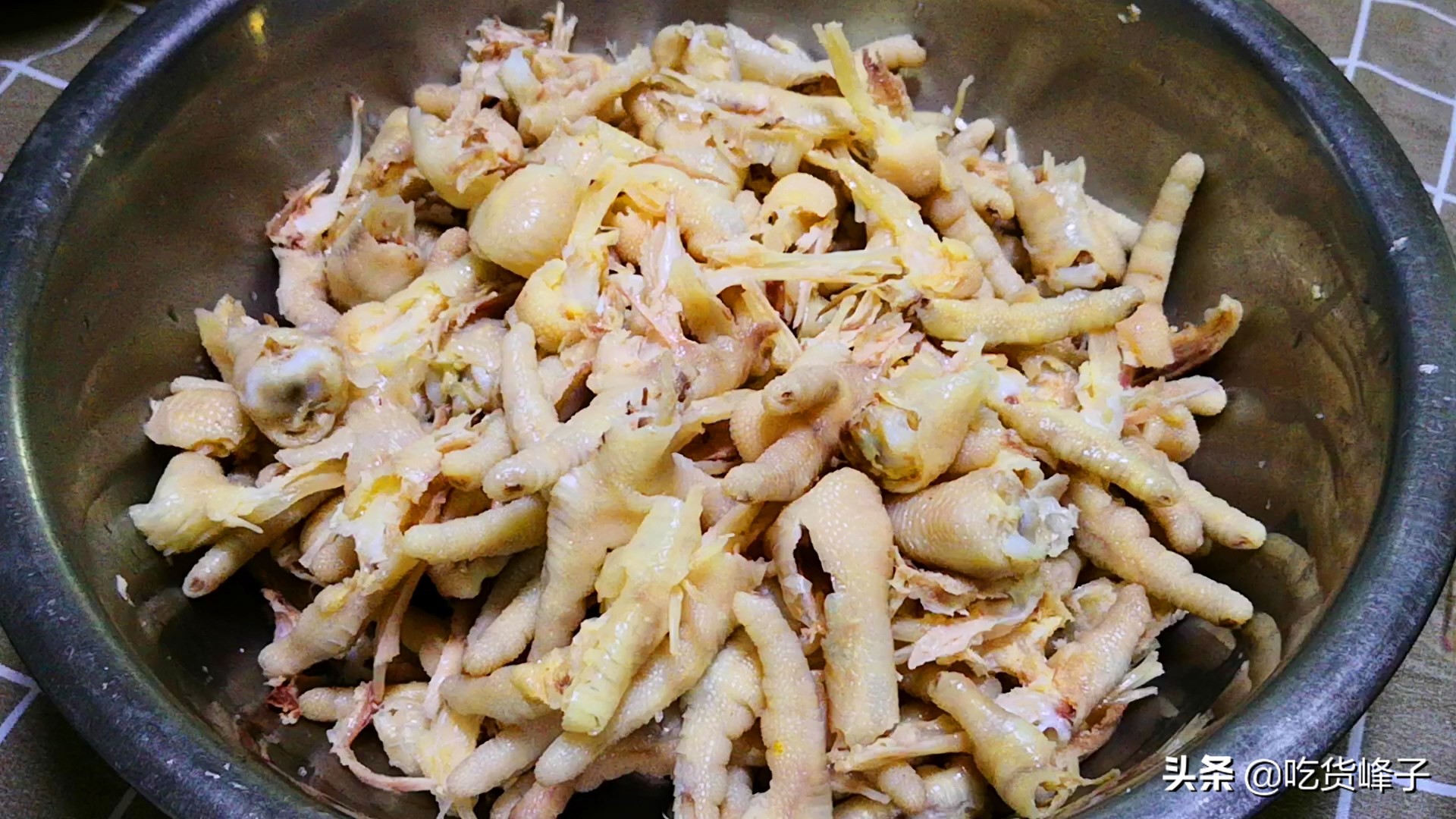 天冷鸡爪怎么做,这道菜做法简单但比肉都香