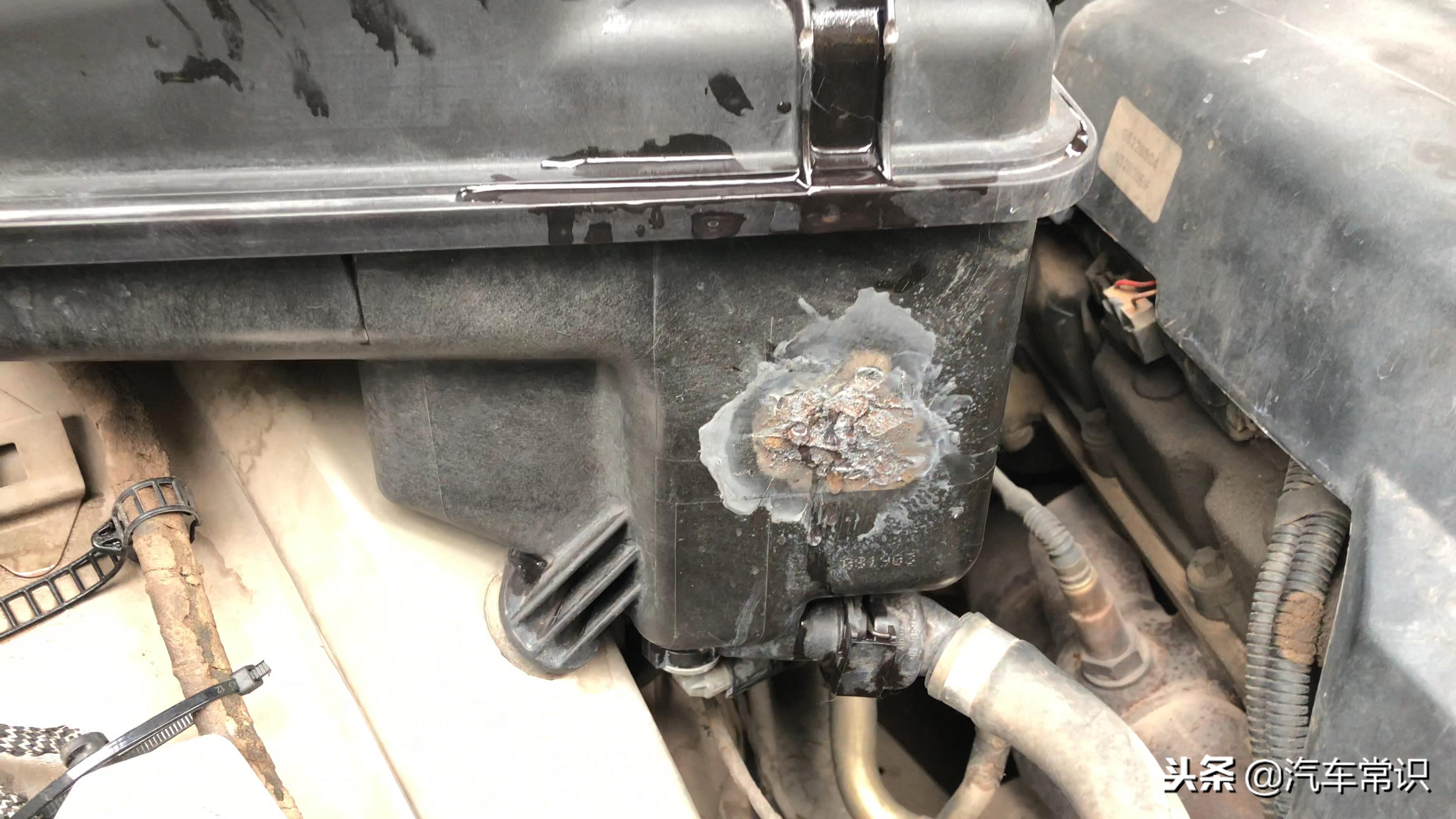 发动机水堵漏水需要全部更换吗,发动机水箱漏水最快的修补方法