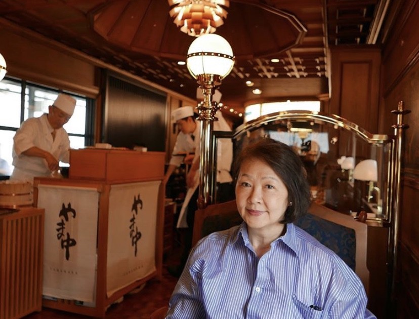 廖晓乔戴Chaumet钻石耳环美美搭日本高档火车