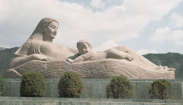 《丰乳肥臀》：承受了百年家族苦难的中国母亲，让我落泪潸然