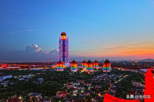 “天下第一村”卖股为生！负债389亿，还能家家住别墅​吗？