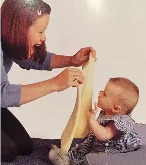 小孩躲猫猫的心理现象原理,小孩儿躲猫猫为什么只藏头