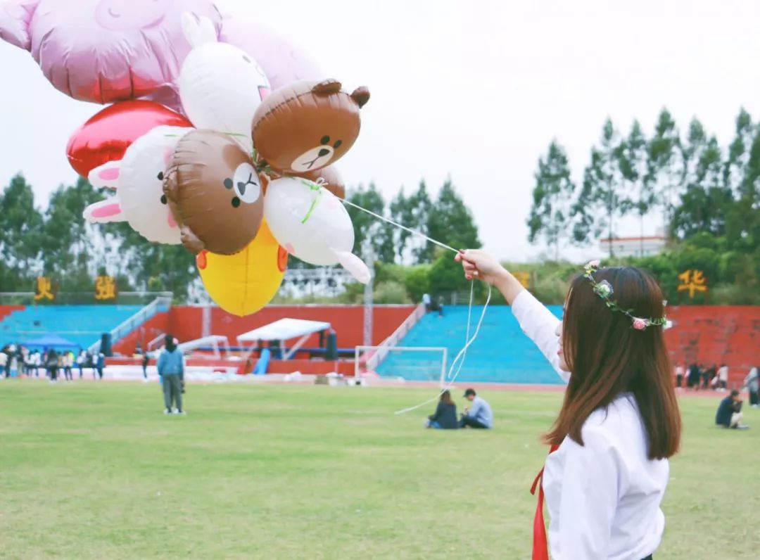 毕业季毕业照拍照姿势,毕业季来袭这些毕业照太硬核