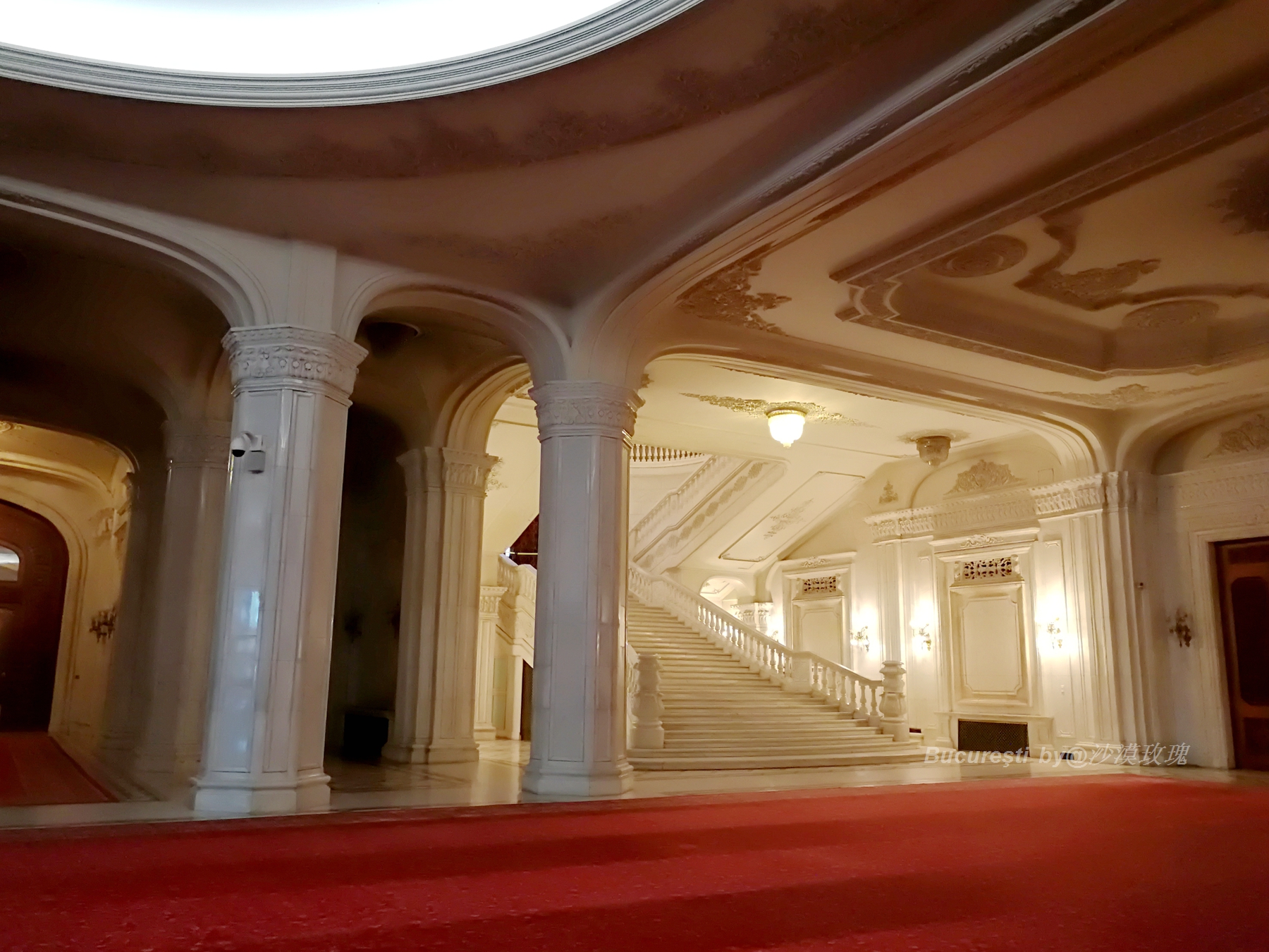 耗资100多亿的建筑里面非常壮观,耗资2亿最丑建筑