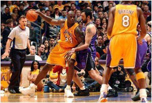 奥尼尔三百多斤的拳头,奥尼尔vs巨石强森体型对比