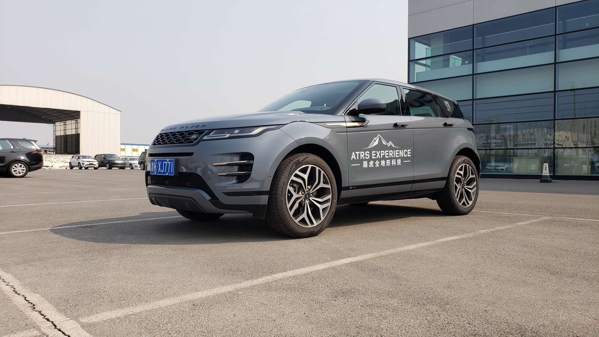 新款极光油耗和优缺点,35万左右路虎揽胜极光值得买么