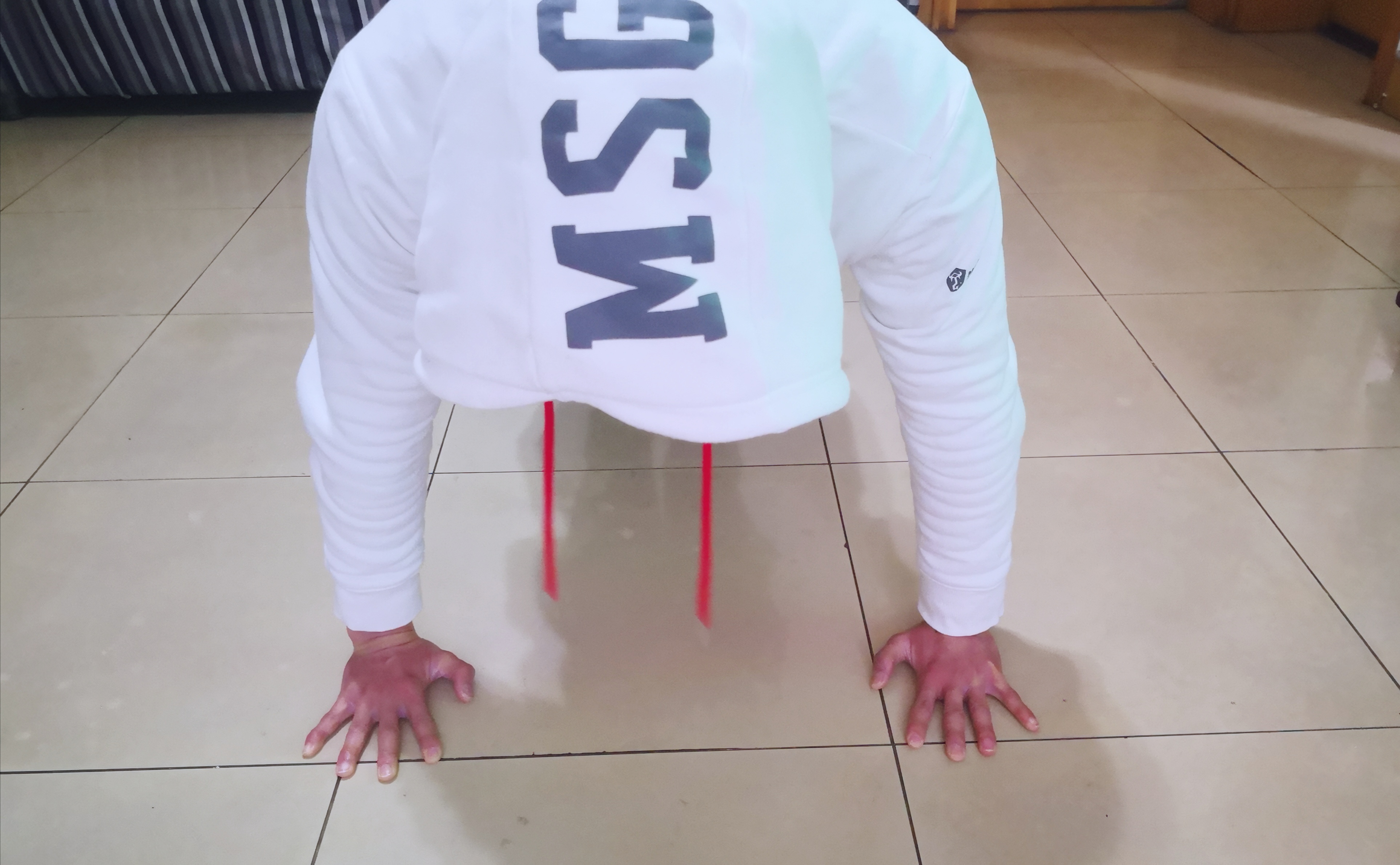 标准俯卧撑到底怎么做才对,标准俯卧撑如何才能学会