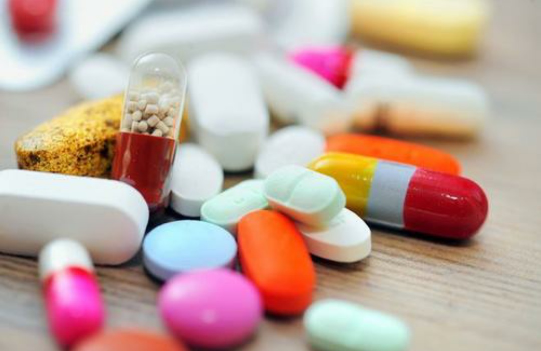 干燥综合症是弥漫性缔结组织病症，破坏自身免疫力，严重的会休克