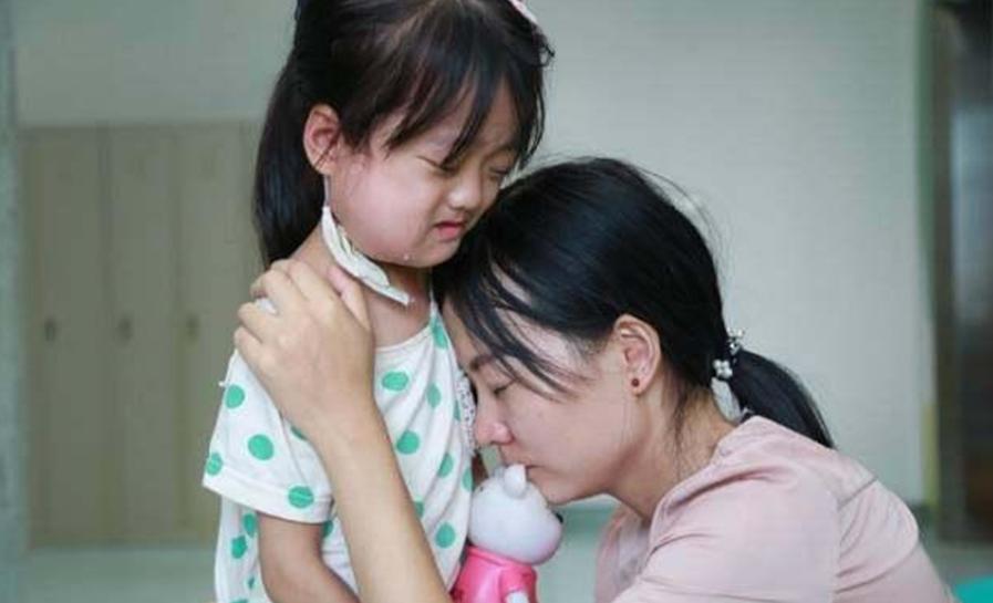 女儿看到脏东西吓坏父母,女儿说看到脏东西