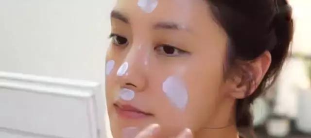 化妆技巧粉底液搭配,化妆技巧遮瑕不卡粉