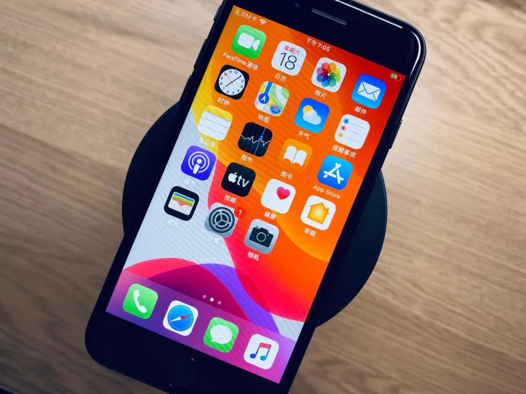 新款iphonese到底适不适合买,iphonese现在值得入手吗