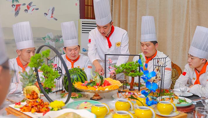 饭店当学徒,去饭店做学徒学什么好