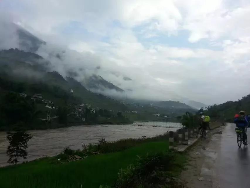 贡山到福贡几个小时,福贡到贡山有班车吗