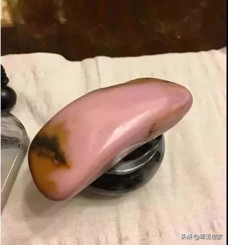 爱了！爱了！和田玉中最浪漫的颜色，价格还亲民