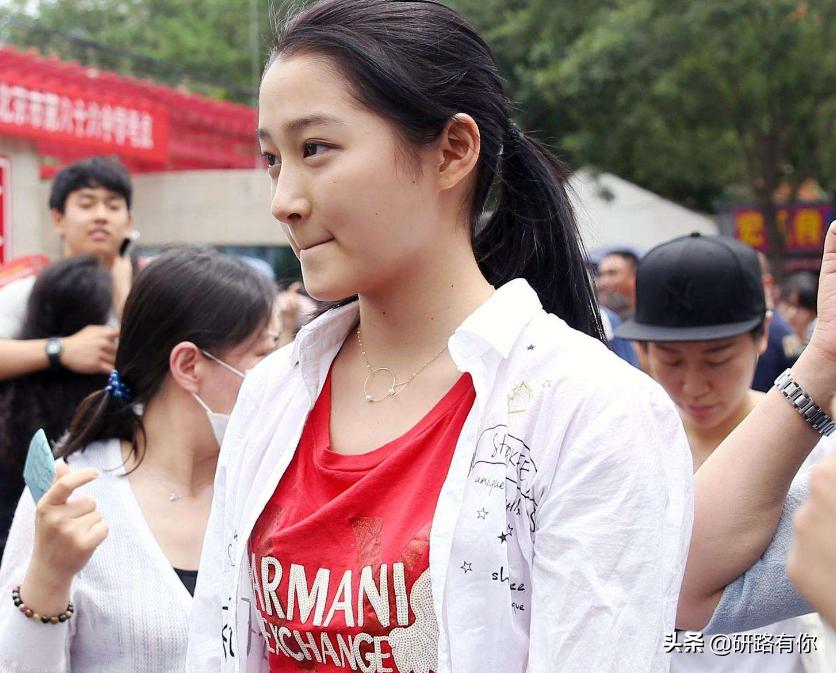 高考分数只超二本线10分,进不了好学校,选择复读还是将来考研?