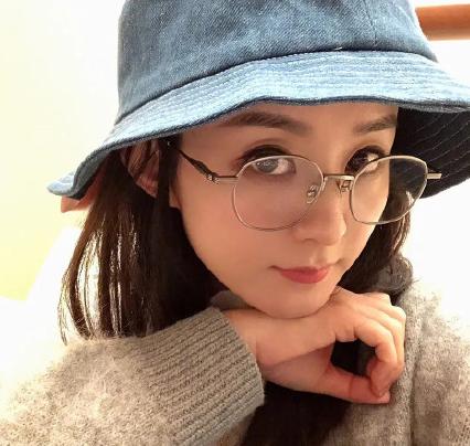 怎样选择适合的眼镜提高颜值,怎么挑选眼镜能让你变漂亮