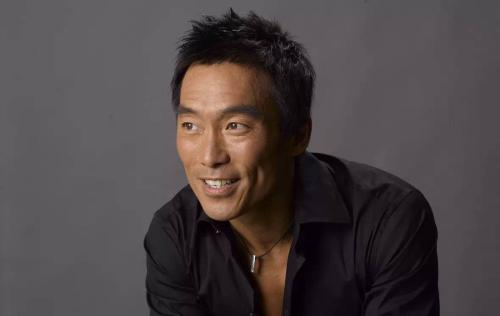 郑浩南年轻时颜值,郑浩南显老态