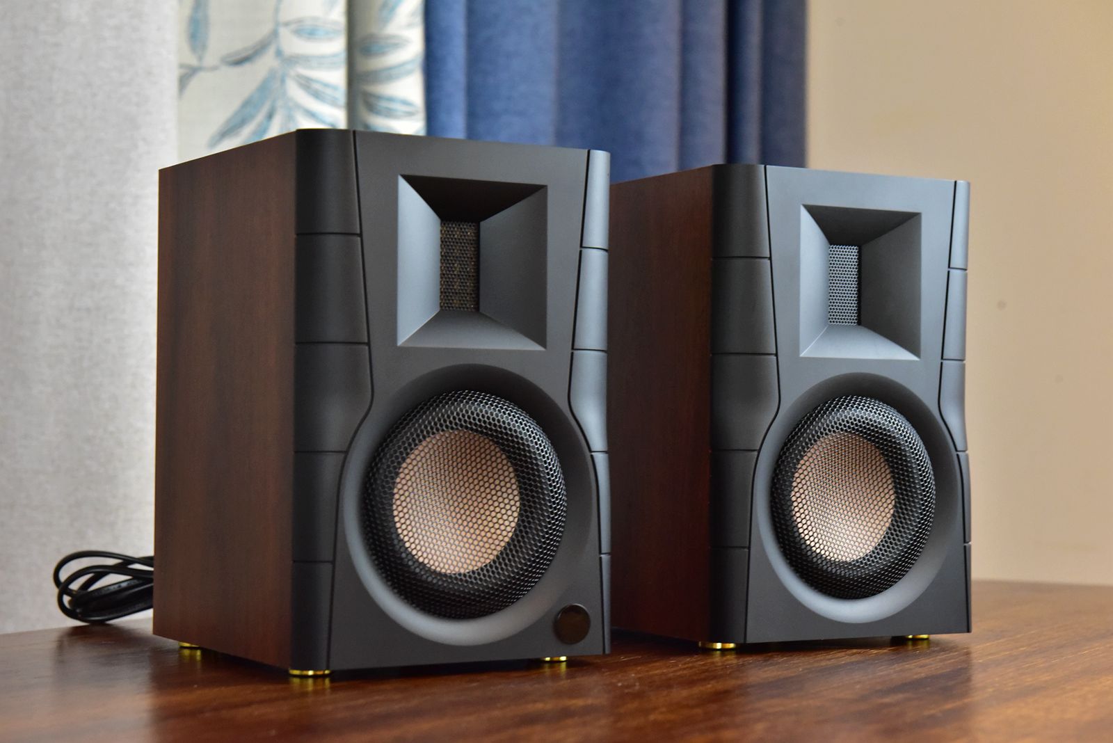 真力和惠威音箱,真力和惠威监听音响哪个好