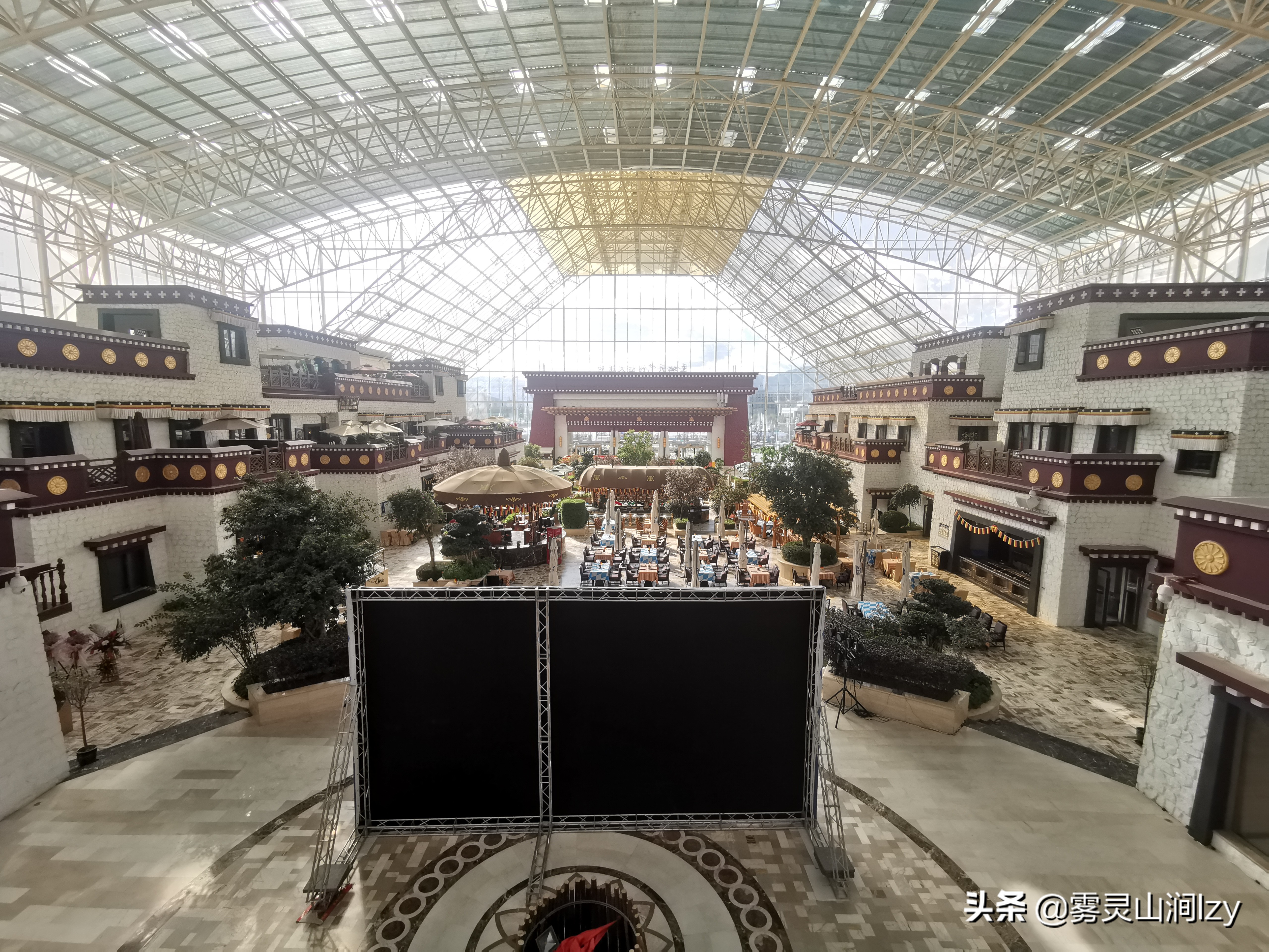 蓝天白云下的雪域高原布达拉宫,蓝天之下日光之城简介