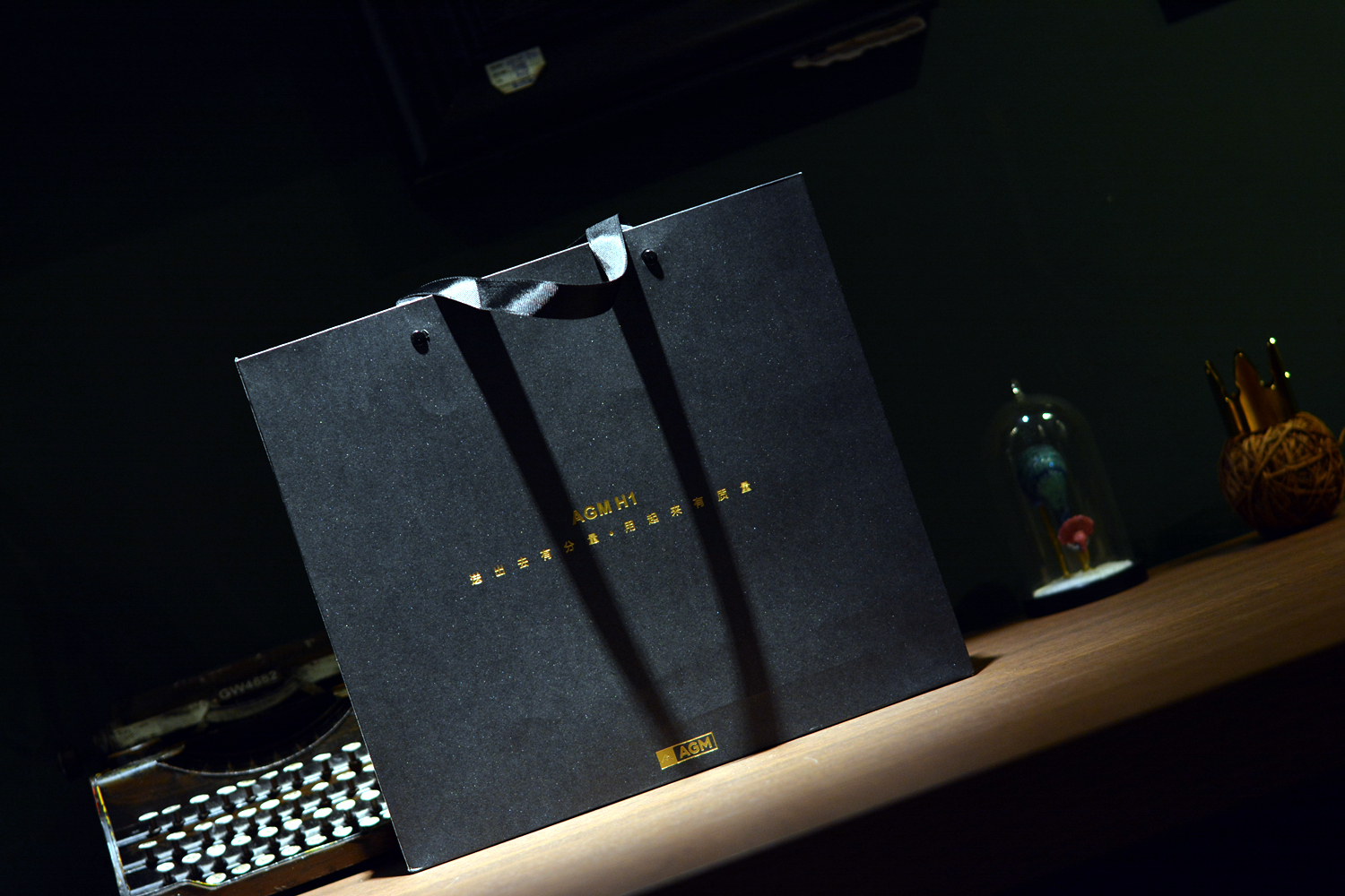 AGMH1手机:不怕摔,不怕水,能待机20天,父母最爱?