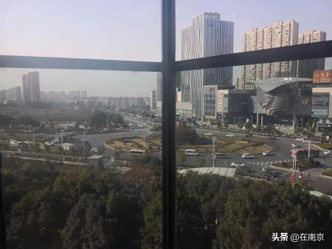 *合六**商场血战，没有赢家