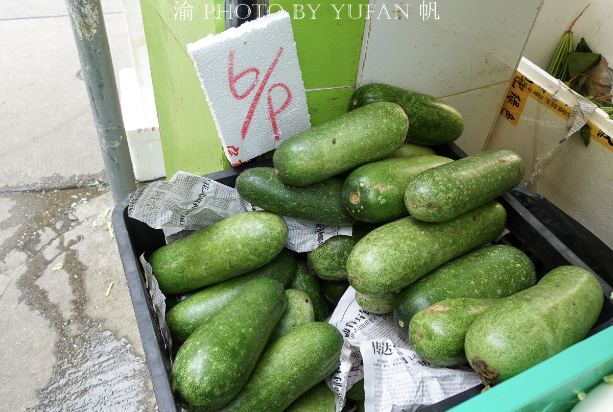 闲逛老店林立的澳门十月初五老街，菜市场的菜价有些出乎意料