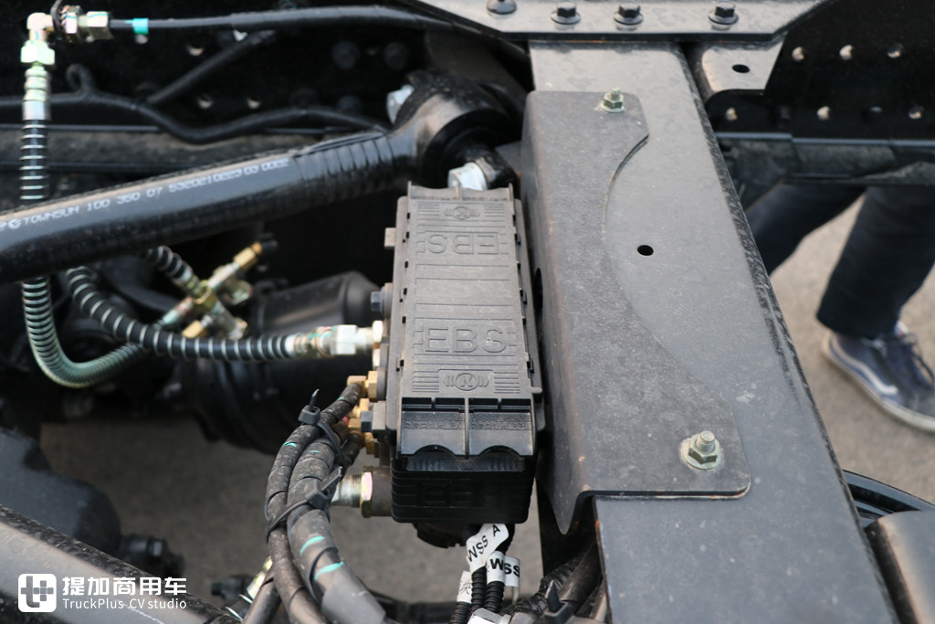 奥铃大黄蜂国五发动机,奥铃大黄蜂玉柴六缸245马力版