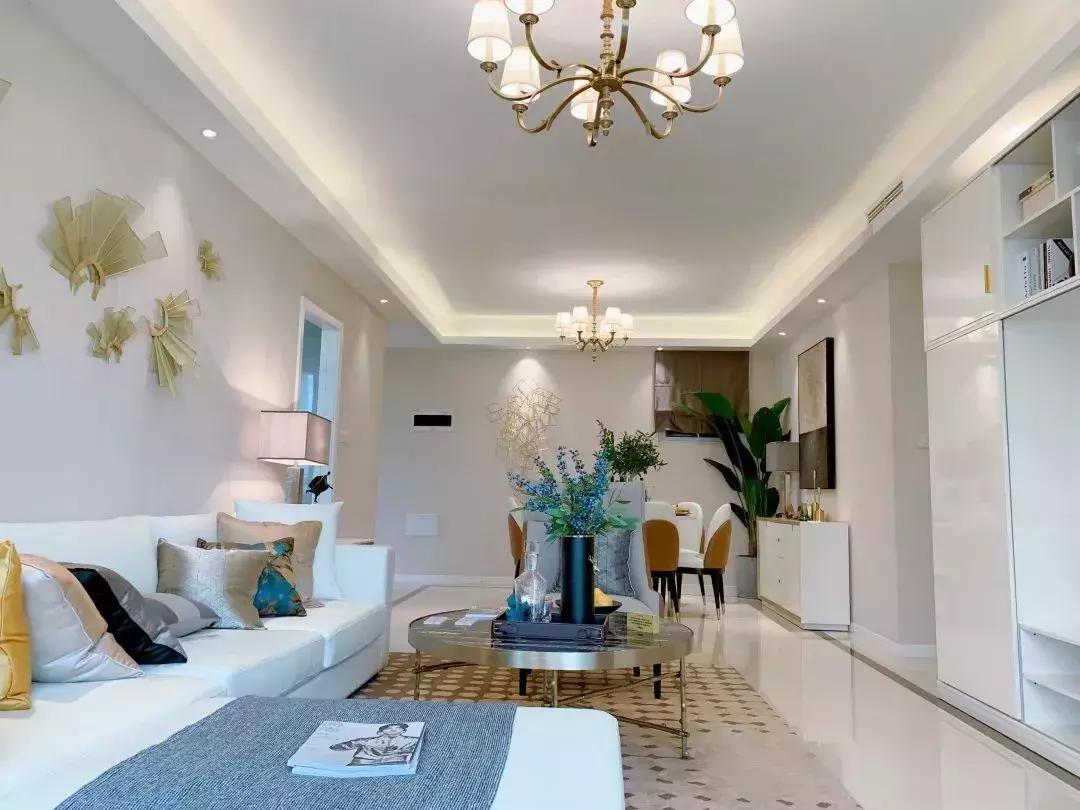 单价9000地铁口湖景住宅,单价1w买地铁精装房