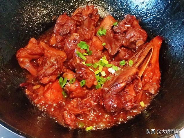 *鸭做**肉时，去腥别再焯水了，大厨教你3步，出锅软嫩鲜香，不腥臊