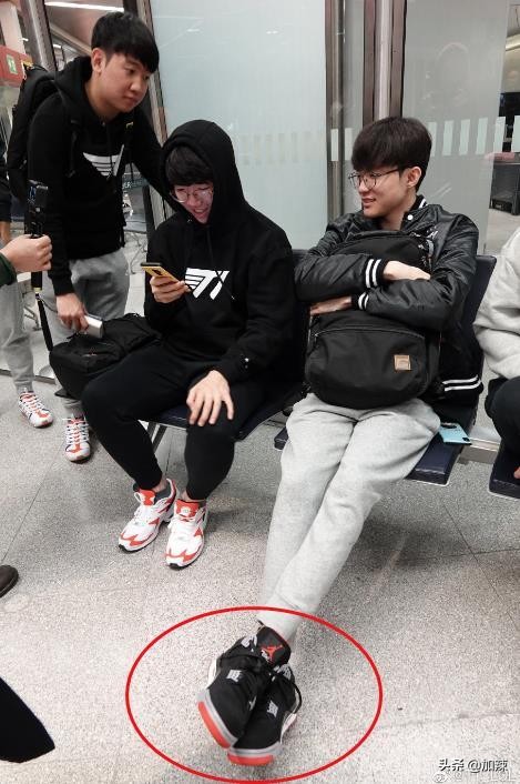 faker鐨刟j4,2019faker绌跨殑aj