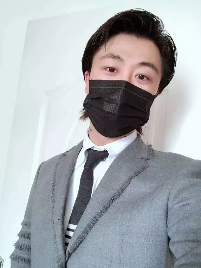 他是红花会的幕后“大管家”,音乐和生意做到了两开花