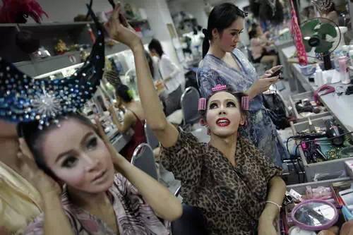 风情万种背后的辛酸,揭秘泰国人妖的由来和未来