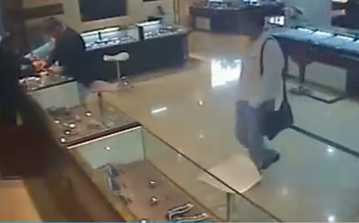 涓婃捣瑁搁捇璋冨寘浜嬩欢涓嬮泦,涓婃捣瑁搁捇璋冨寘浜嬩欢