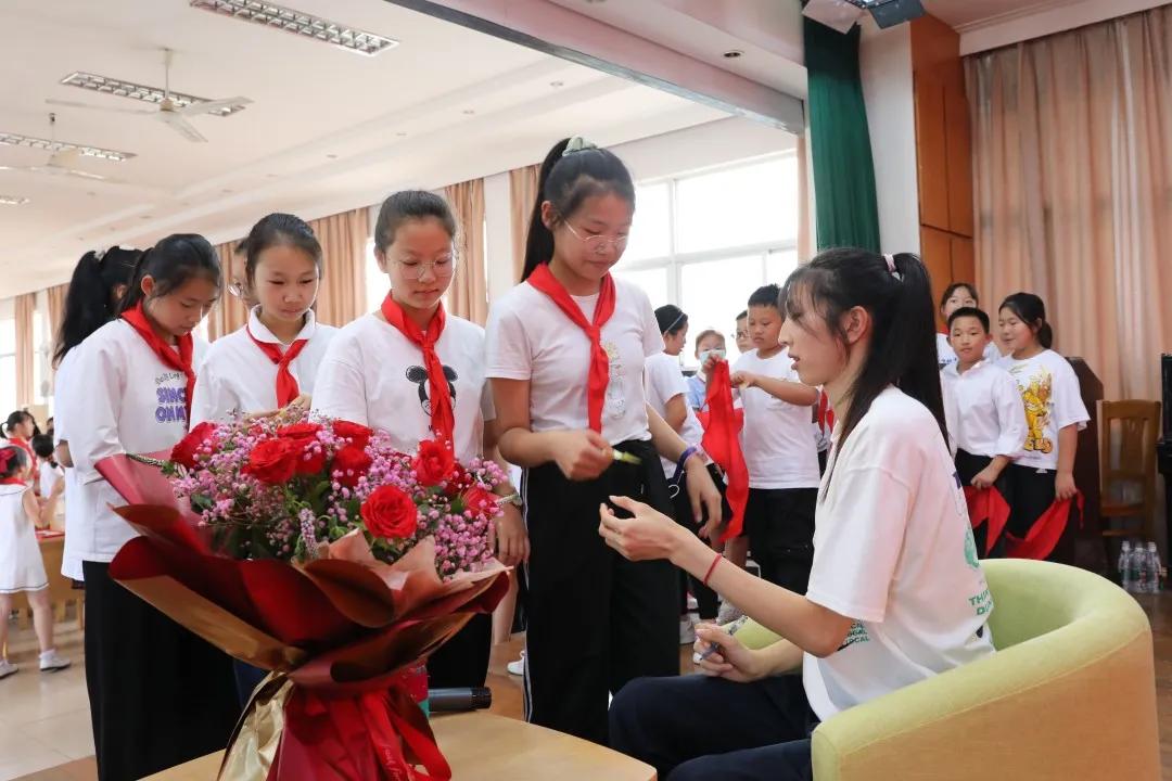 川港小学吴梦洁,川港小学吴梦洁回母校