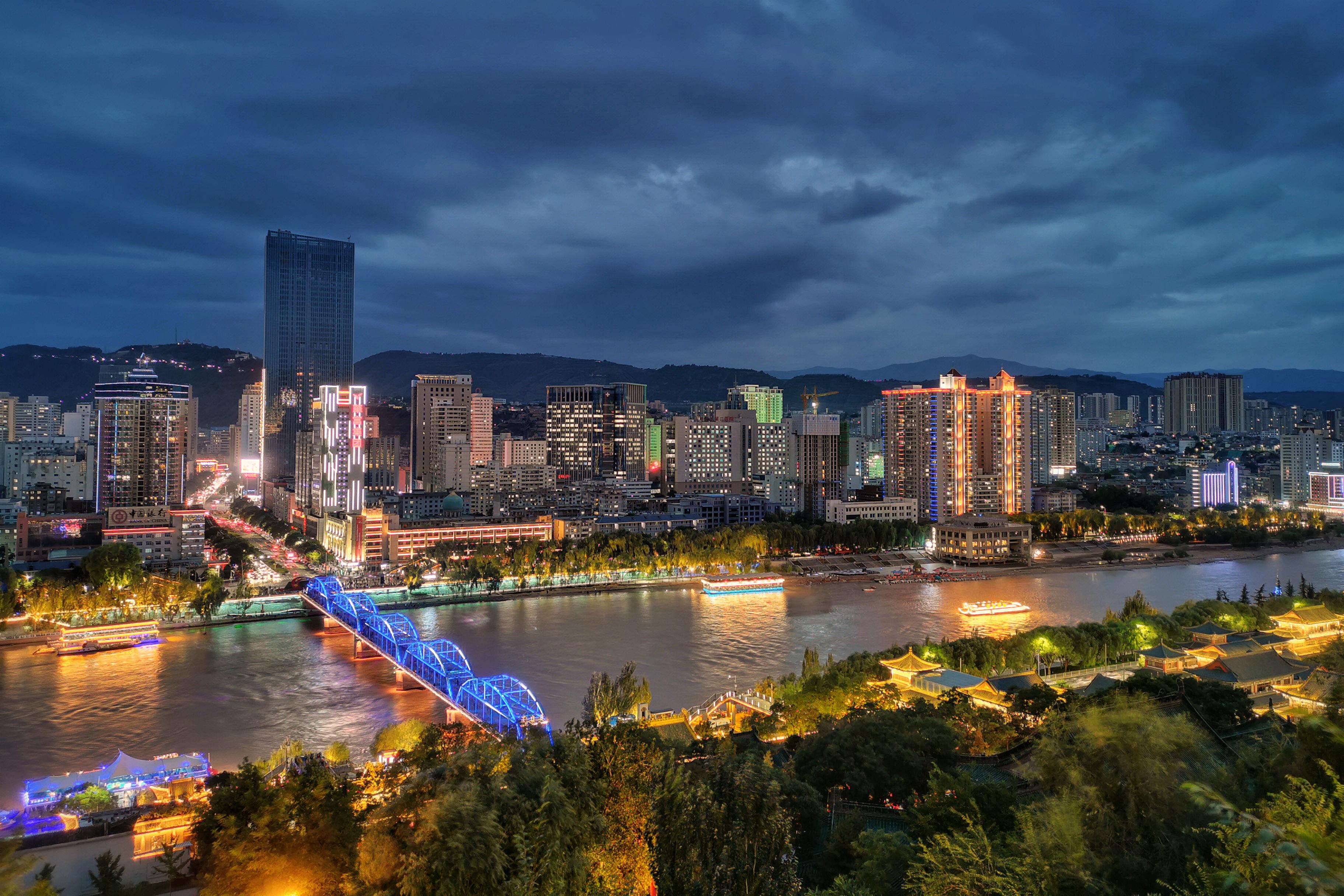 摄影师拍摄好的照片怎么处理,把照片拍模糊是什么手法