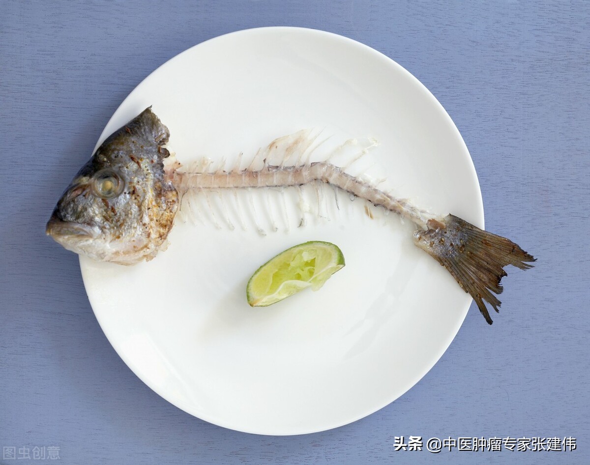 鱼刺卡喉咙怎么办?教你正确处理,避免鱼刺卡喉的现象发生